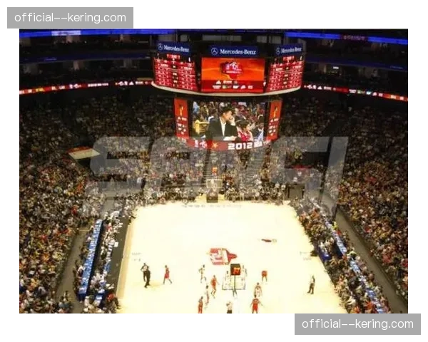 镜头记录：球迷在斯坦福桥通过AR应用识别场上球员并实时查看其本场跑动数据